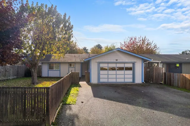 2427 Le Clair Ave, Crescent City, CA 95531