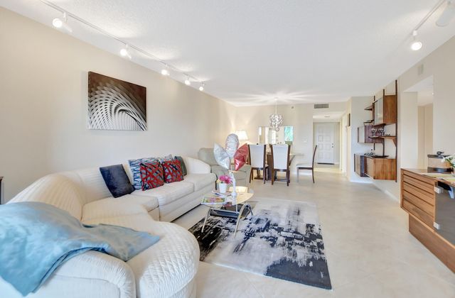 7310 Ashford Pl #405, Delray Beach, FL 33446