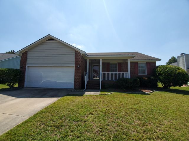5429 Ahoskie Dr, Hope Mills, NC 28348