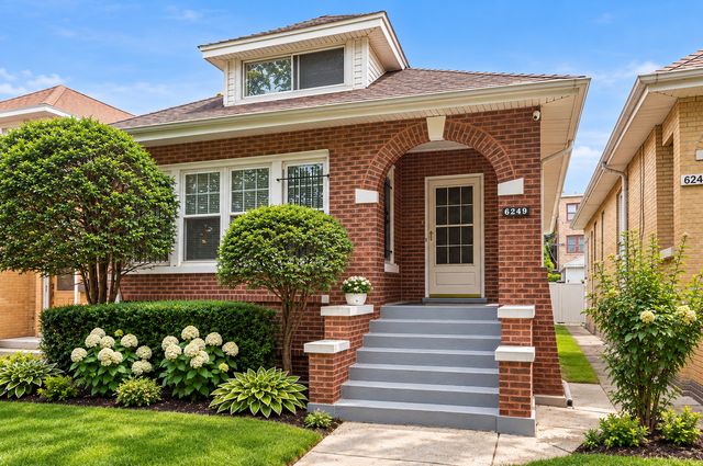 6249 N  Fairfield Ave, Chicago, IL 60659