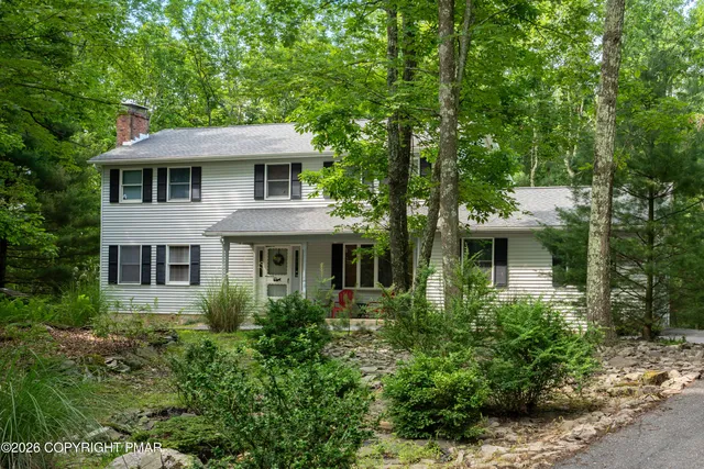 214 Majestic Dr, Saylorsburg, PA 18353