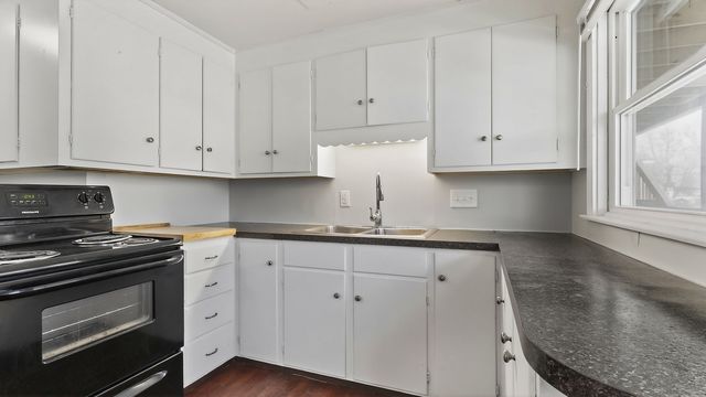 40 Court St #4, Bath, ME 04530