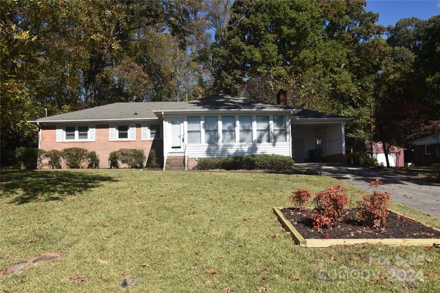 201 Forest Dr, Mount Holly, NC 28120