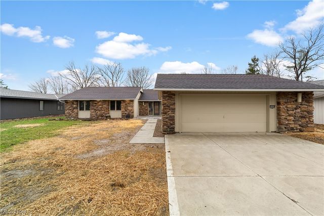 10838 Gate Post Rd, Strongsville, OH 44149