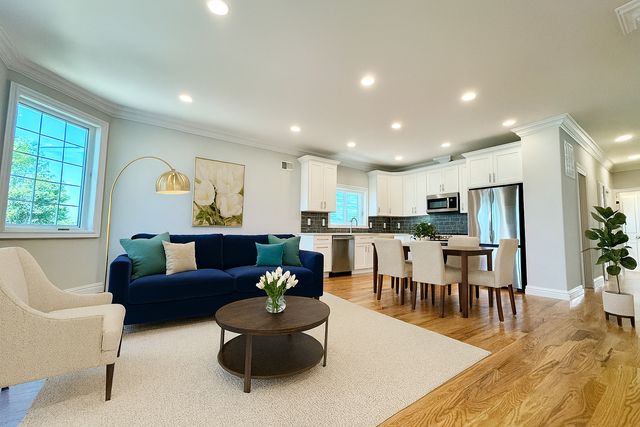 178 Chelsea St #1, Staten Island, NY 10307
