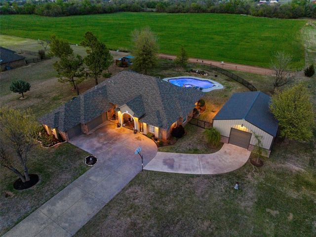 212 Cambrye Dr, Tuttle, OK 73089