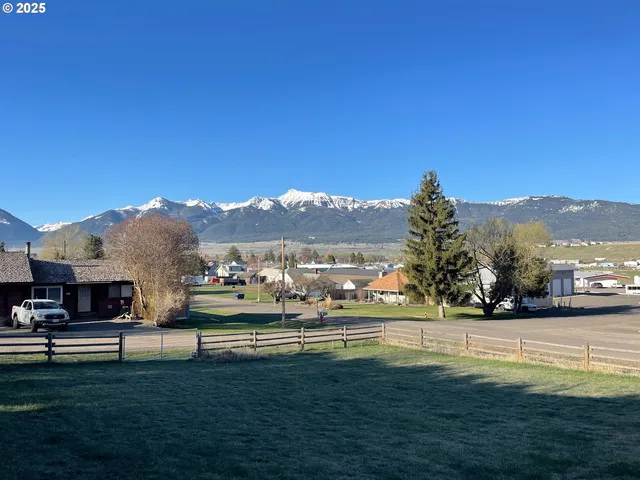 N  River St, Enterprise, OR 97828