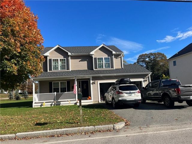26 Potowomut Rd, Warwick, RI 02818