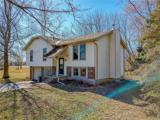 562 NW 1381st Rd, Holden, MO 64040