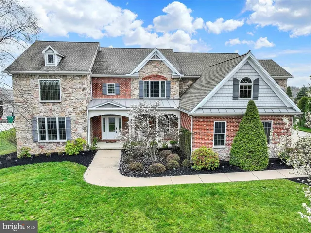 6446 McCormick Ln, Harrisburg, PA 17111
