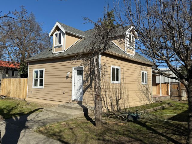 329 S  Grape St, Medford, OR 97501