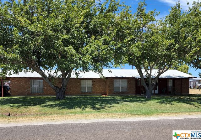 106 Surrey Ln, Gatesville, TX 76528