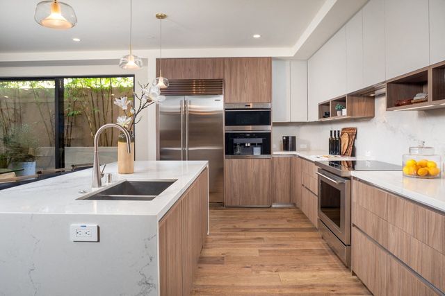 725 N  Croft Ave #4849102, West Hollywood, CA 90069