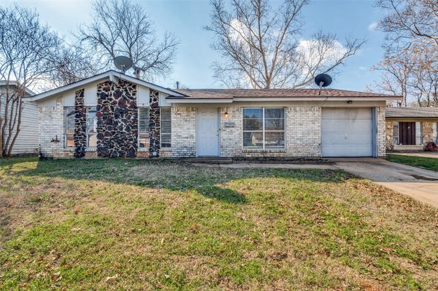 2120 Meadow Gln, Irving, TX 75060