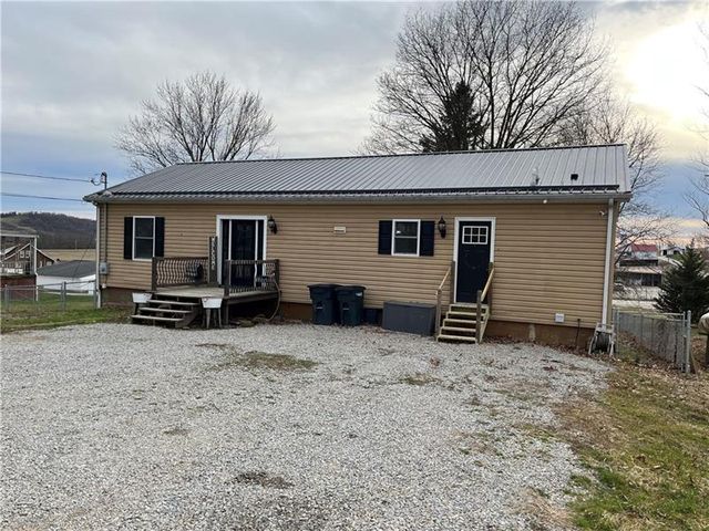 129 Maple St, Rices Landing, PA 15357