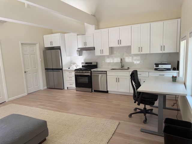700 Kings Mountain Rd #A1, Redwood City, CA 94062