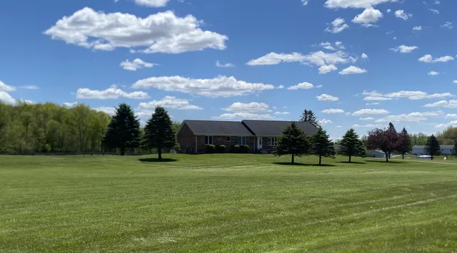 13880 Moss Creek Rd, Milan, MI 48160