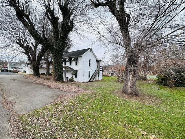 24 Cottage Ave, Masontown, PA 15461