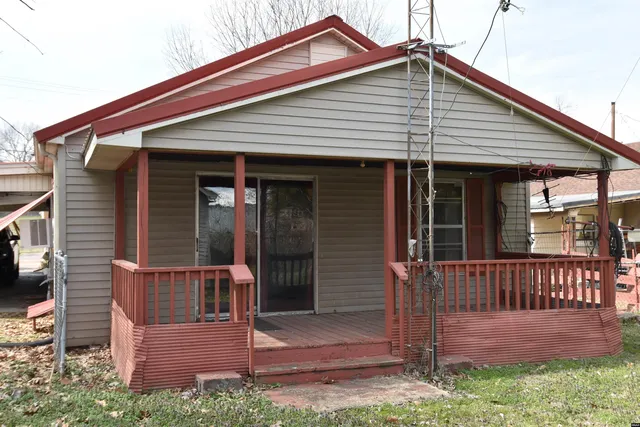 1710 Pioneer Rd, Dyersburg, TN 38024