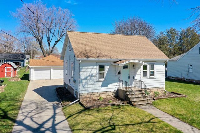 970 Holzer St, Green Bay, WI 54303