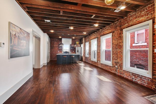 2114 E  10th St, Kansas City, MO 64127
