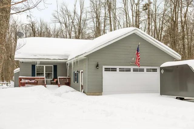 7447 Macatawa Trl, Gaylord, MI 49735