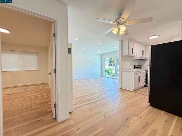 10 Moss Ave #15, Oakland, CA 94610