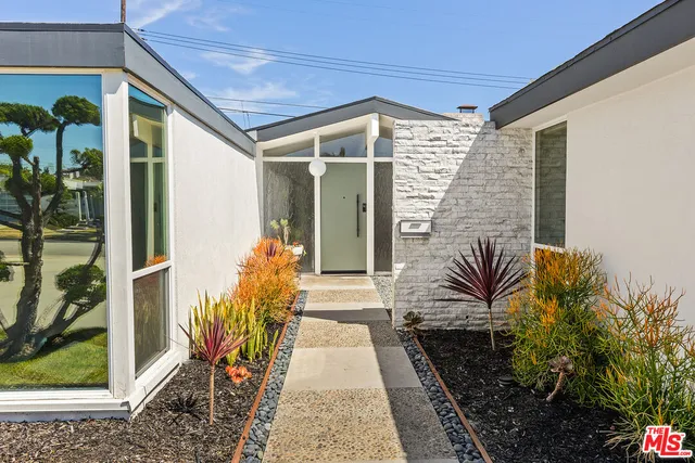 6646 S  Bedford Ave, Los Angeles, CA 90056