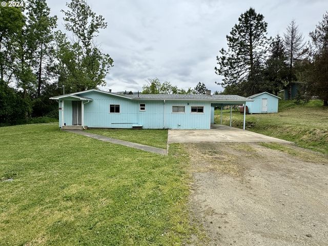 210 Winter Green Dr, Riddle, OR 97469
