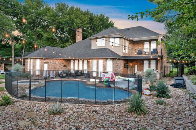 2304 Fairway Cir, Heath, TX 75032