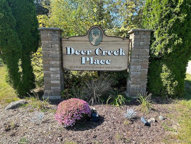 Deer Creek Pl, Chesaning, MI 48616