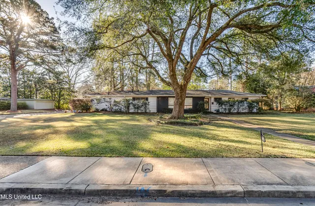 1429 E  Northside Dr, Jackson, MS 39211