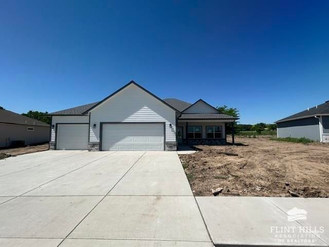 8387 Derik Ct, Manhattan, KS 66502