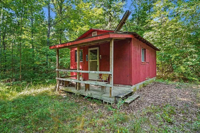 N  Geneva Rd, Shepherd, MI 48883