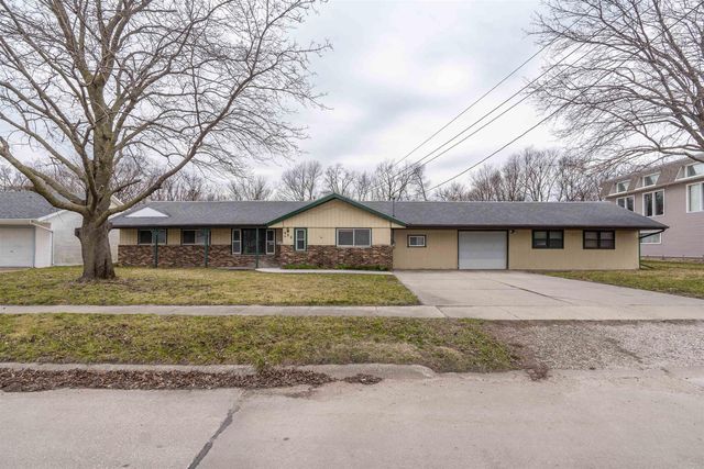 906 Jones Rd, Evansdale, IA 50707