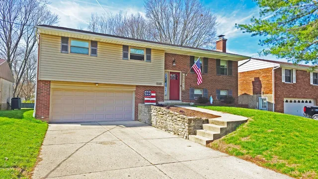 3301 Linsan Dr, Cincinnati, OH 45239