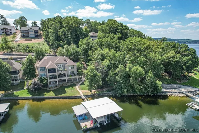 1163 Beacon Point Cir, Lake Ozark, MO 65049