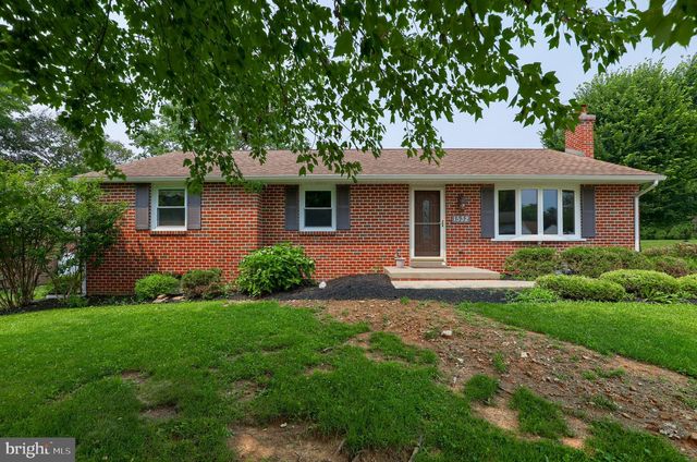 1532 Duffland Dr, Landisville, PA 17538