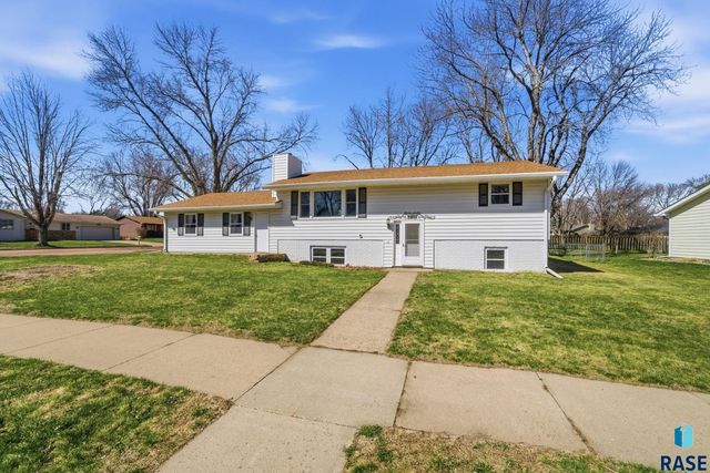 5801 W  Karen Dr, Sioux Falls, SD 57106