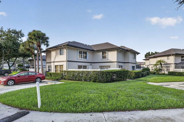 11 AMHERST Court #D, Royal Palm Beach, FL 33411
