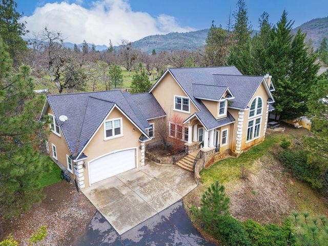 7411 Rogue River Dr, Shady Cove, OR 97539