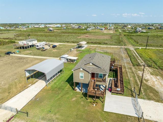 172 Curlew St, Sargent, TX 77414