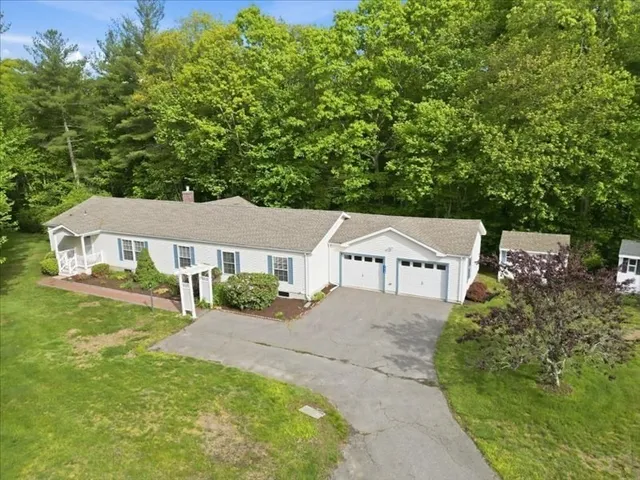 7808 Island Dr, Middleboro, MA 02346