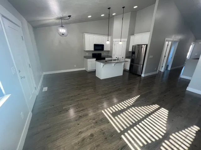 198 E  1430 S, Nephi, UT 84648