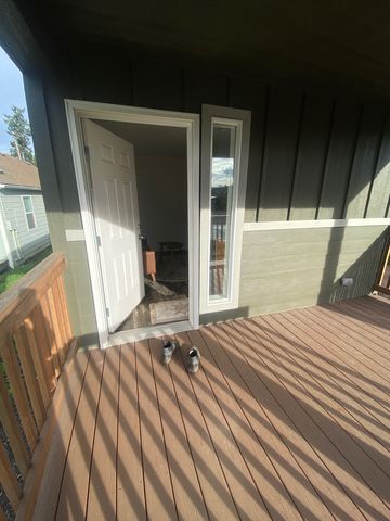 1464 N  A St, Springfield, OR 97477
