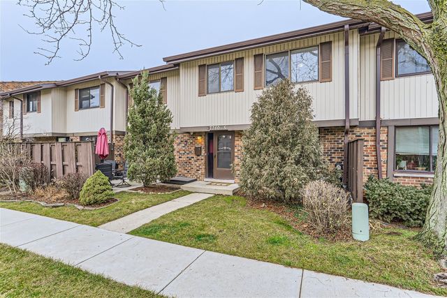 7360 Winthrop Way #5, Downers grove, IL 60516