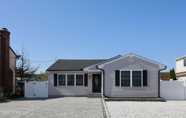 11 Blue Heron Drive, Toms River, NJ 08753