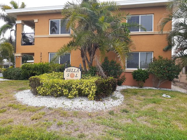 2037 Edgewater Dr #104, Clearwater, FL 33755
