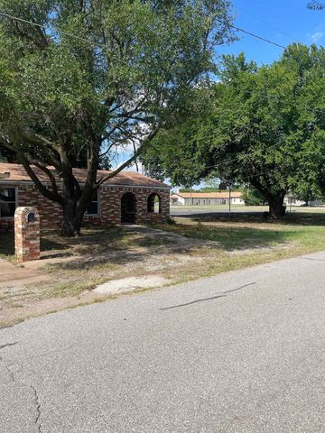 309 W  6th St, Burkburnett, TX 76354