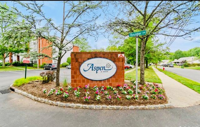 75 Keystone Ct #75, Edison, NJ 08817